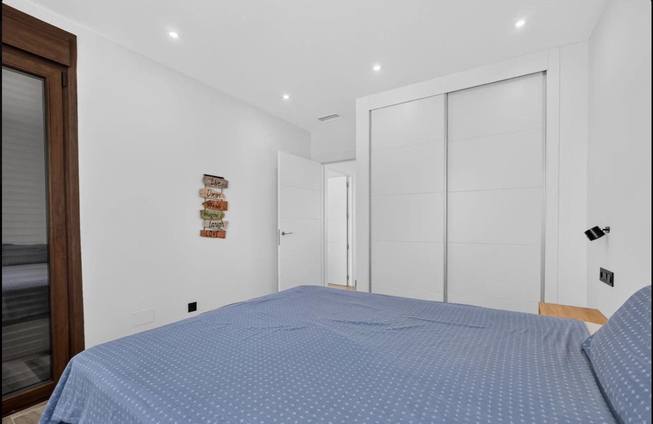 4 makuuhuone Huvila myytävänä paikassa Torrevieja mukana uima-altaan - 515 000 € (Ref: 9998157)