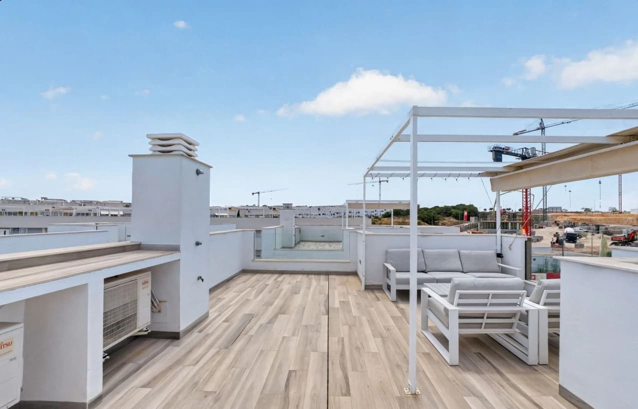 4 makuuhuone Huvila myytävänä paikassa Torrevieja mukana uima-altaan - 515 000 € (Ref: 9998157)