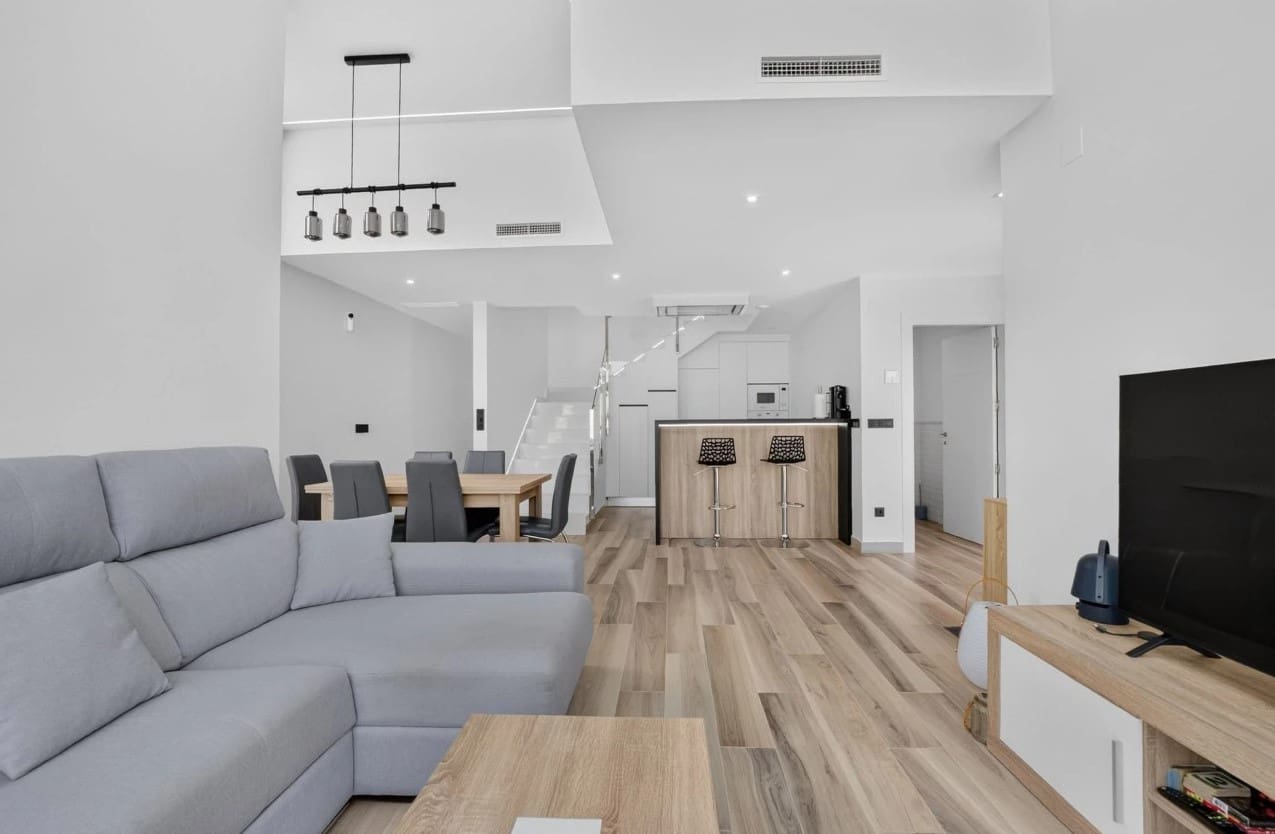 4 makuuhuone Huvila myytävänä paikassa Torrevieja mukana uima-altaan - 515 000 € (Ref: 9998157)