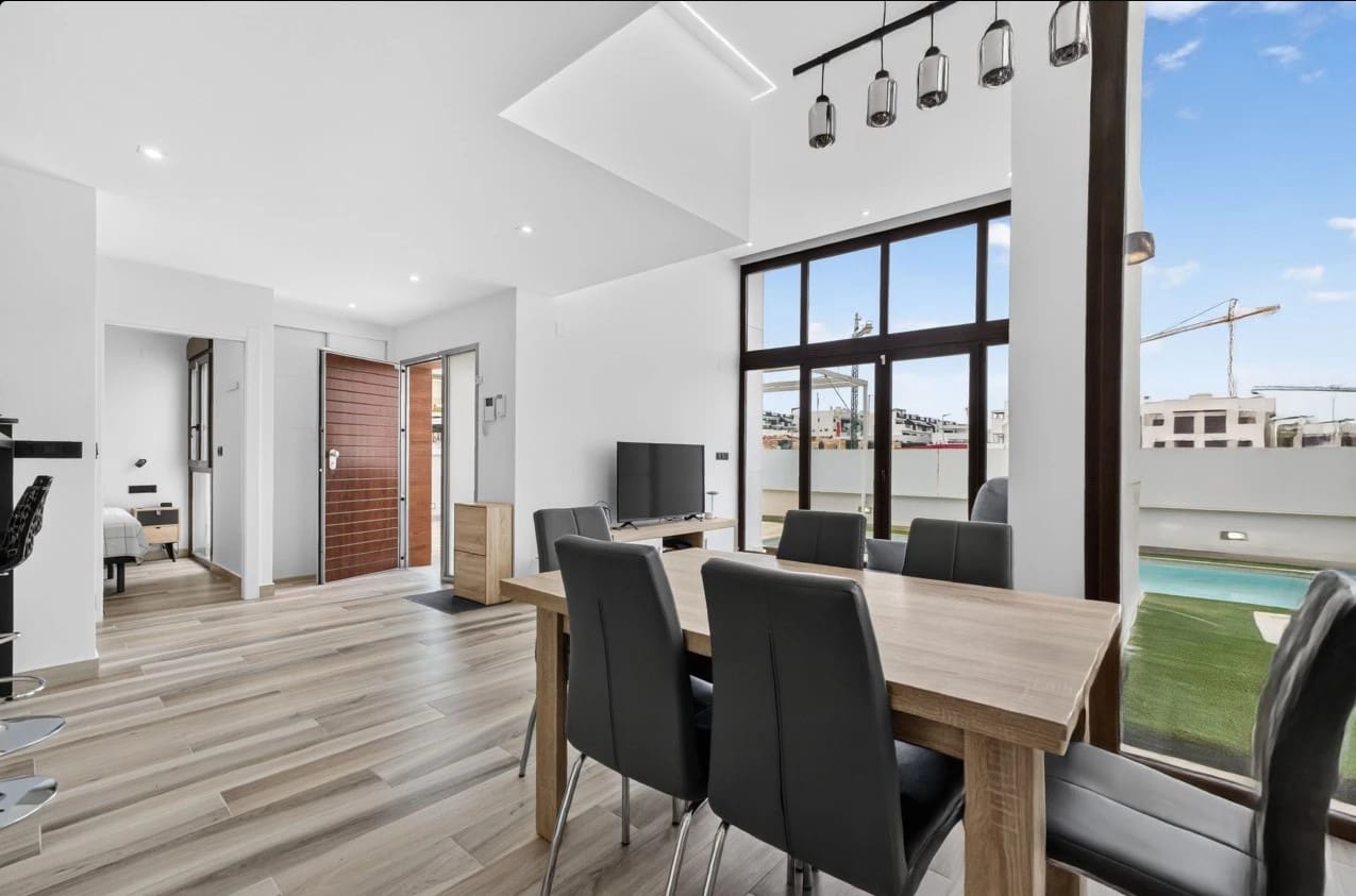 4 makuuhuone Huvila myytävänä paikassa Torrevieja mukana uima-altaan - 515 000 € (Ref: 9998157)