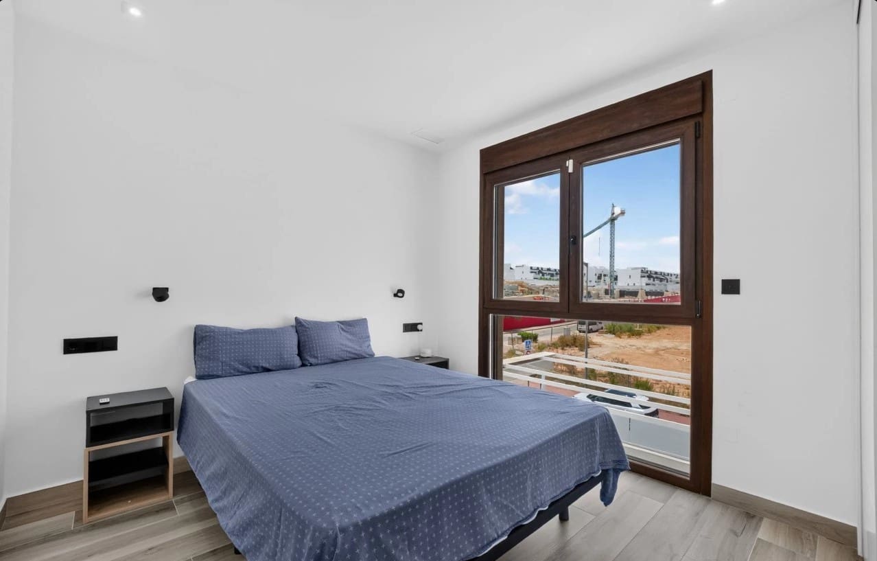 4 makuuhuone Huvila myytävänä paikassa Torrevieja mukana uima-altaan - 515 000 € (Ref: 9998157)