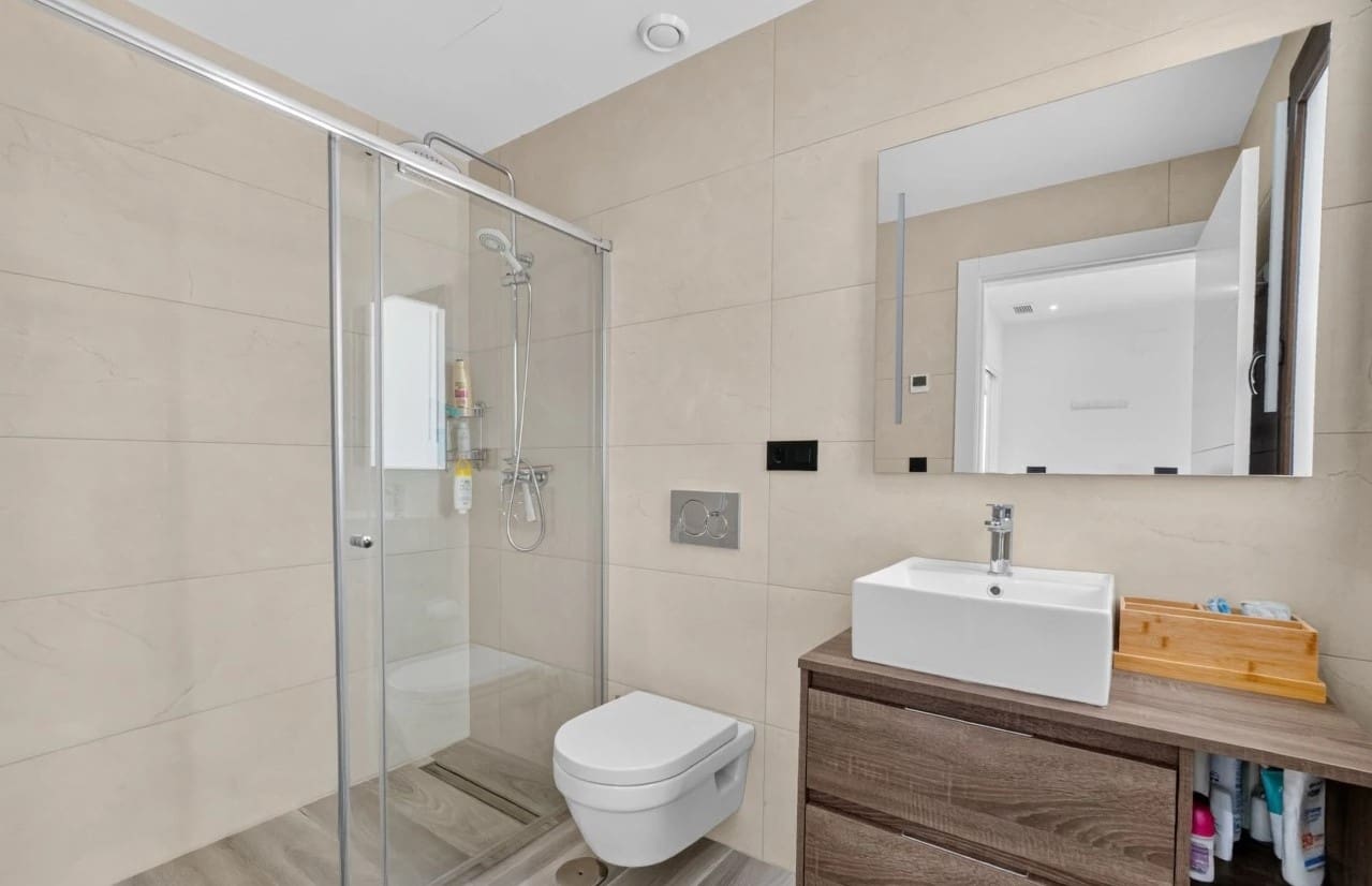 4 makuuhuone Huvila myytävänä paikassa Torrevieja mukana uima-altaan - 515 000 € (Ref: 9998157)