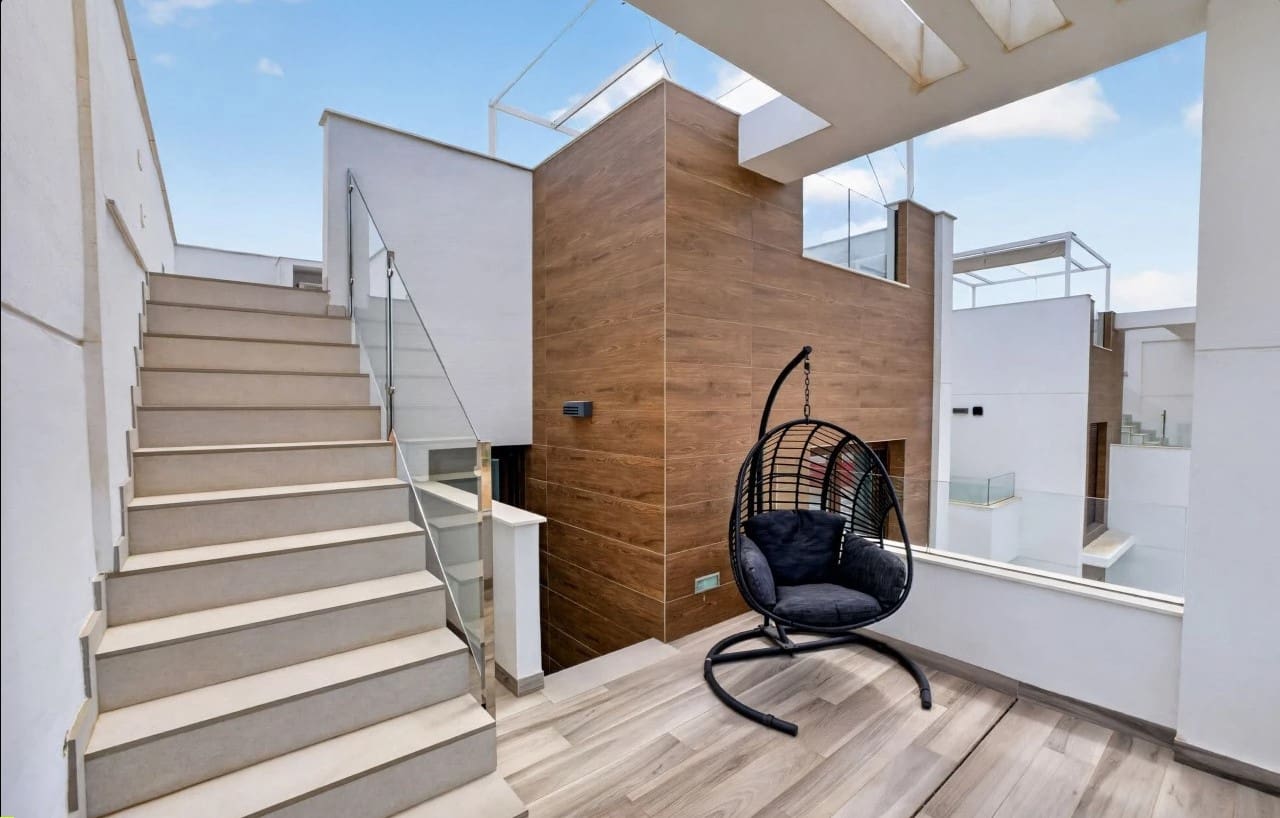 4 makuuhuone Huvila myytävänä paikassa Torrevieja mukana uima-altaan - 515 000 € (Ref: 9998157)
