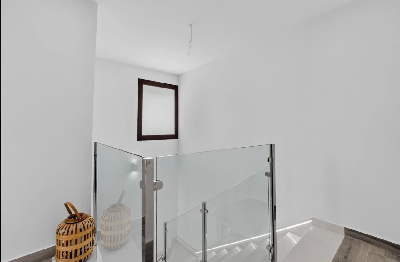 4 makuuhuone Huvila myytävänä paikassa Torrevieja mukana uima-altaan - 515 000 € (Ref: 9998157)