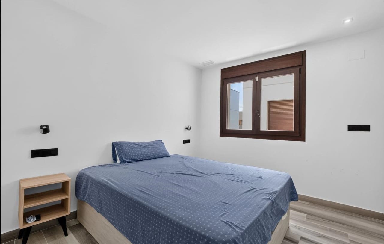 4 makuuhuone Huvila myytävänä paikassa Torrevieja mukana uima-altaan - 515 000 € (Ref: 9998157)