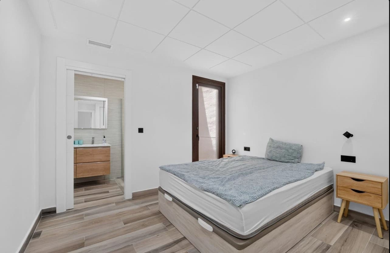 4 makuuhuone Huvila myytävänä paikassa Torrevieja mukana uima-altaan - 515 000 € (Ref: 9998157)