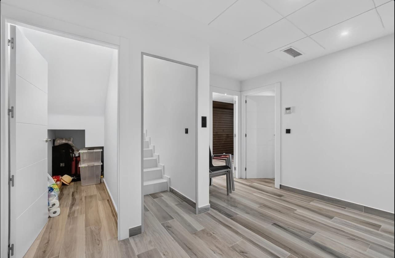 4 makuuhuone Huvila myytävänä paikassa Torrevieja mukana uima-altaan - 515 000 € (Ref: 9998157)