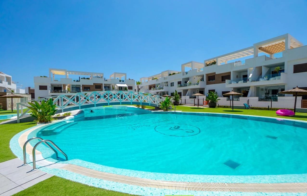 4 makuuhuone Huvila myytävänä paikassa Torrevieja mukana uima-altaan - 515 000 € (Ref: 9998157)