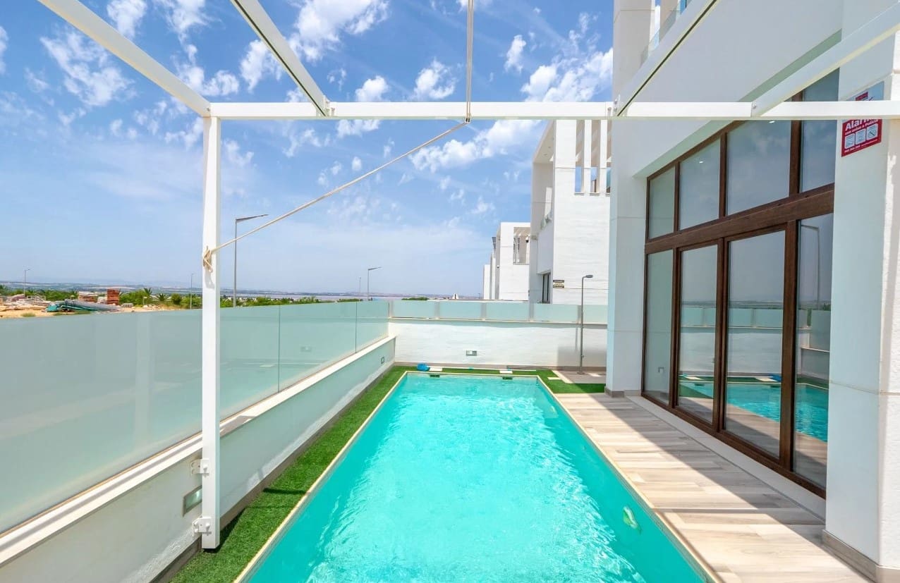 4 makuuhuone Huvila myytävänä paikassa Torrevieja mukana uima-altaan - 515 000 € (Ref: 9998157)