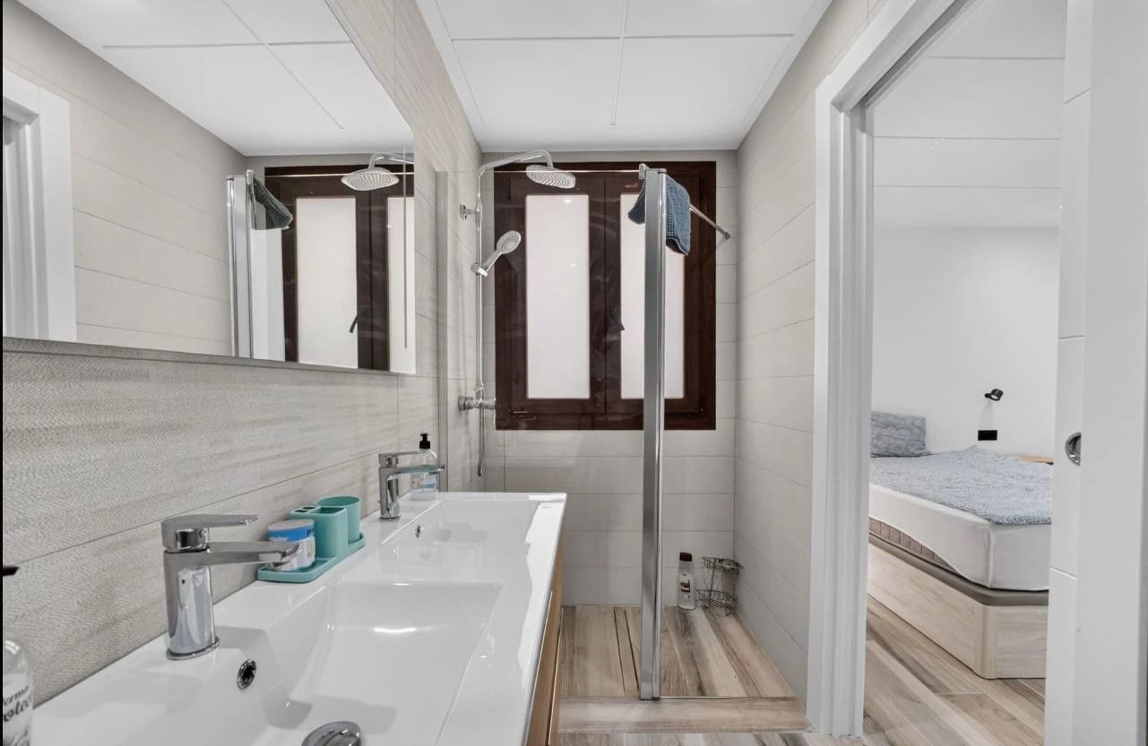 4 makuuhuone Huvila myytävänä paikassa Torrevieja mukana uima-altaan - 515 000 € (Ref: 9998157)