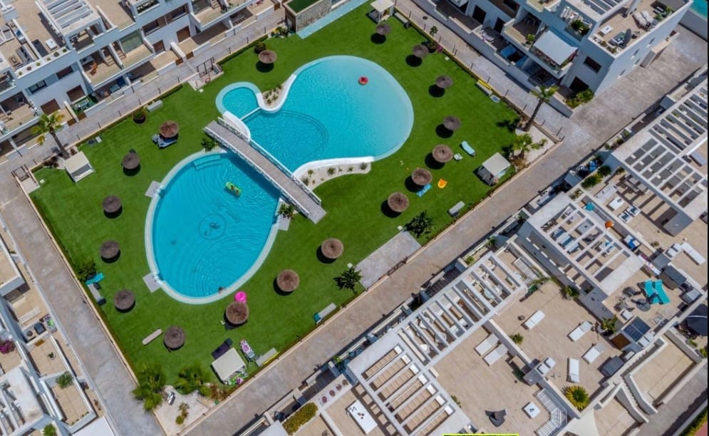 4 makuuhuone Huvila myytävänä paikassa Torrevieja mukana uima-altaan - 515 000 € (Ref: 9998157)