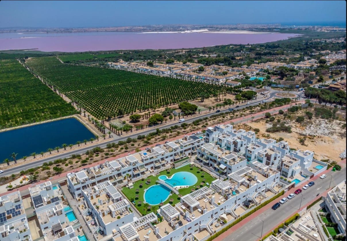 4 makuuhuone Huvila myytävänä paikassa Torrevieja mukana uima-altaan - 515 000 € (Ref: 9998157)