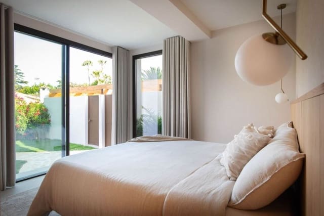 4 bedroom Villa for sale in Marbella with pool garage - € 3,150,000 (Ref: 10004553)