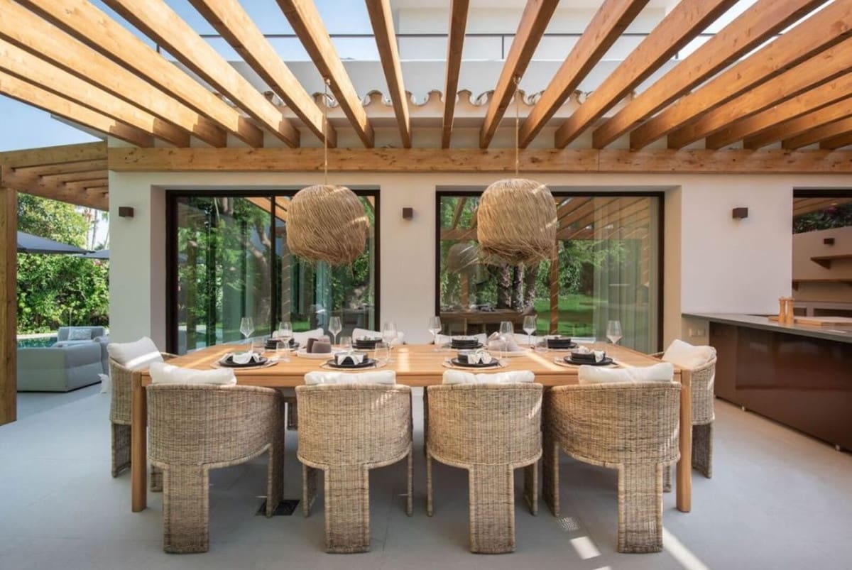 4 bedroom Villa for sale in Marbella with pool garage - € 3,150,000 (Ref: 10004553)