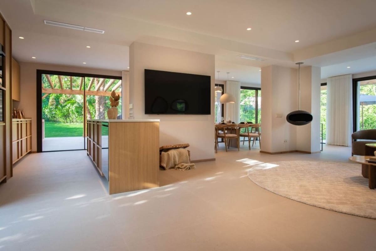 4 bedroom Villa for sale in Marbella with pool garage - € 3,150,000 (Ref: 10004553)
