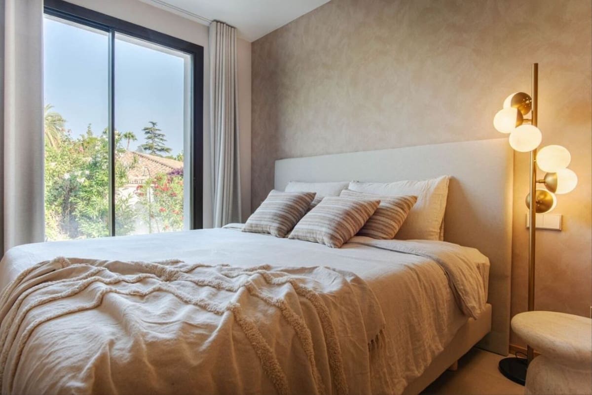 4 bedroom Villa for sale in Marbella with pool garage - € 3,150,000 (Ref: 10004553)