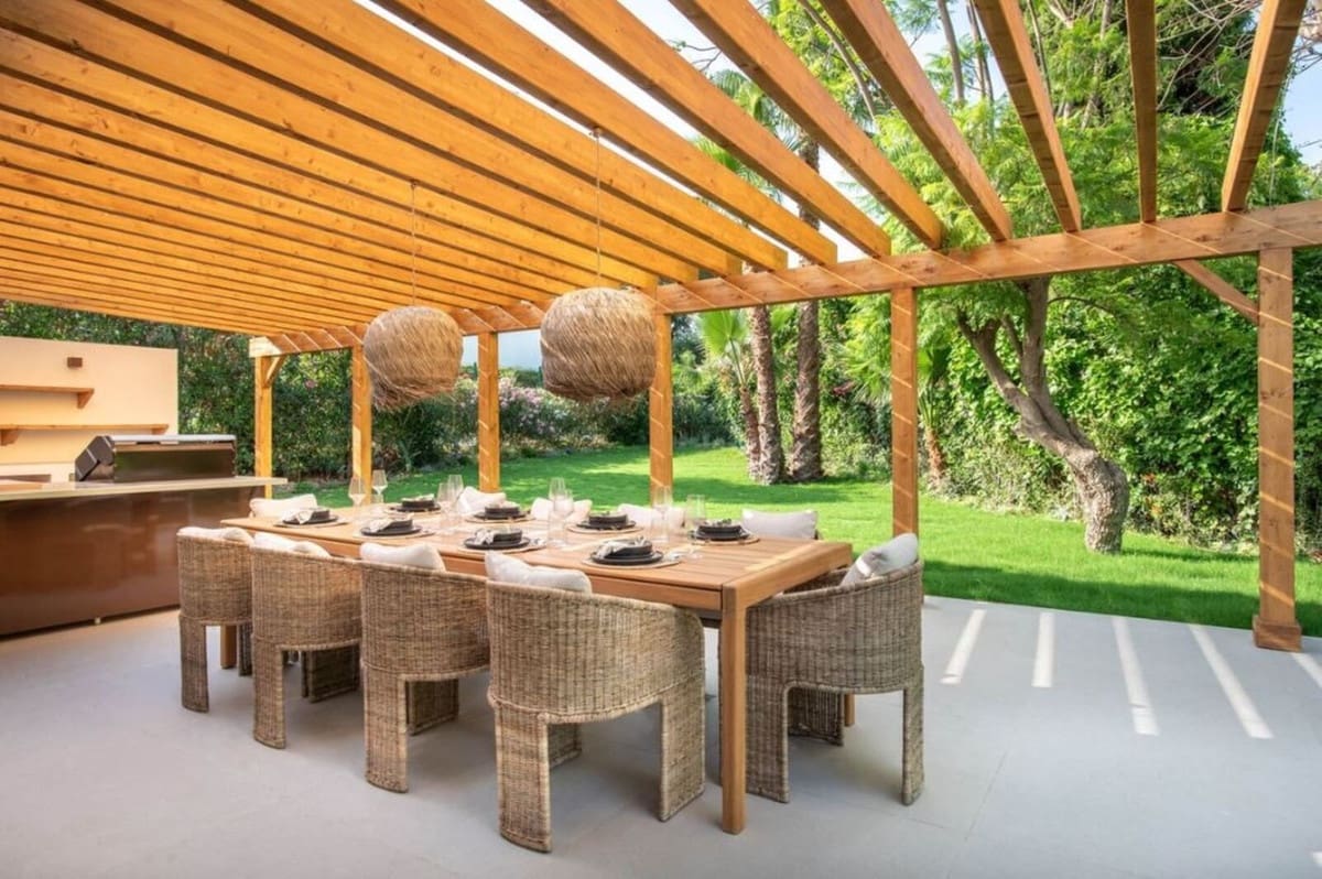 4 bedroom Villa for sale in Marbella with pool garage - € 3,150,000 (Ref: 10004553)