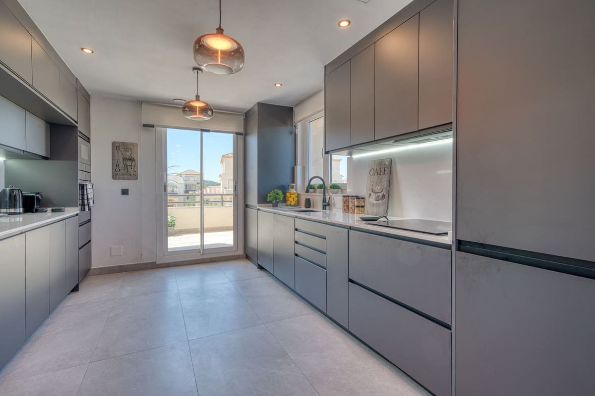 Apartamento de 3 habitaciones en San Roque en venta con piscina garaje - 629.000 € (Ref: 10007934)