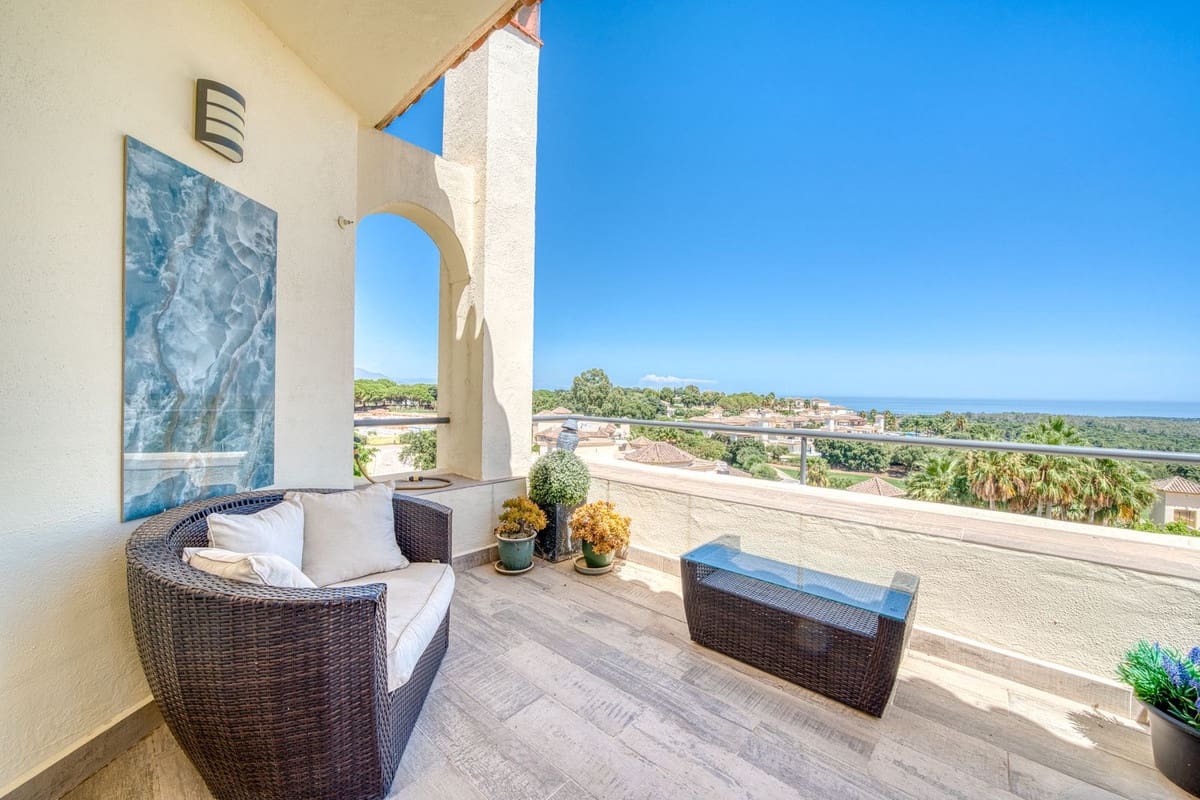 Apartamento de 3 habitaciones en San Roque en venta con piscina garaje - 629.000 € (Ref: 10007934)