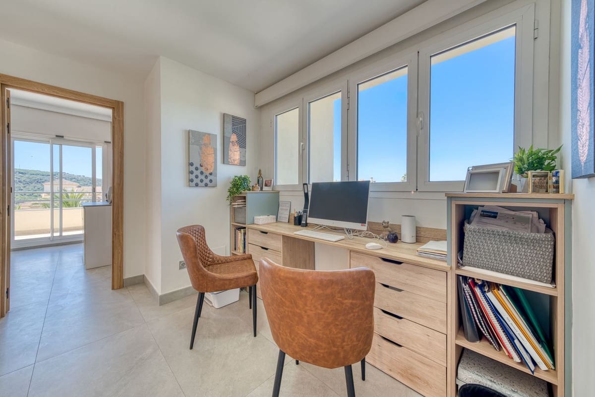 Apartamento de 3 habitaciones en San Roque en venta con piscina garaje - 629.000 € (Ref: 10007934)