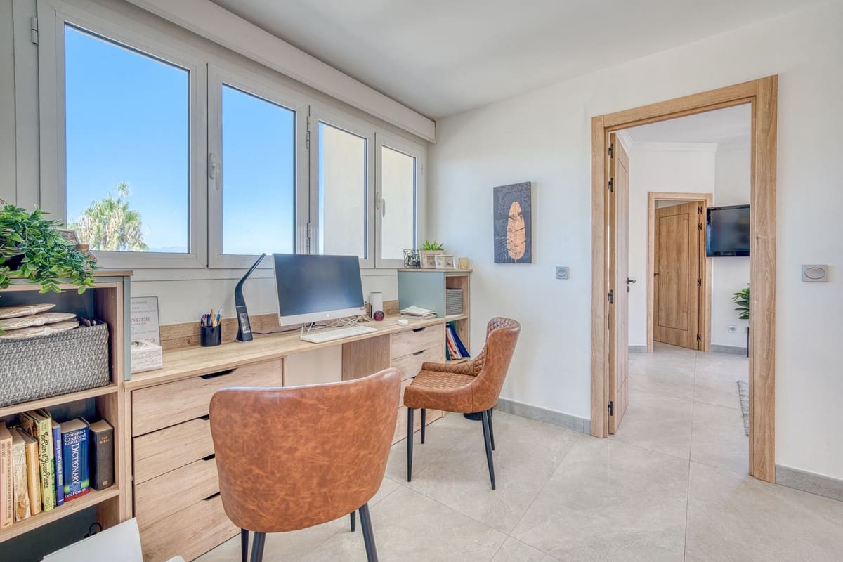 Apartamento de 3 habitaciones en San Roque en venta con piscina garaje - 629.000 € (Ref: 10007934)