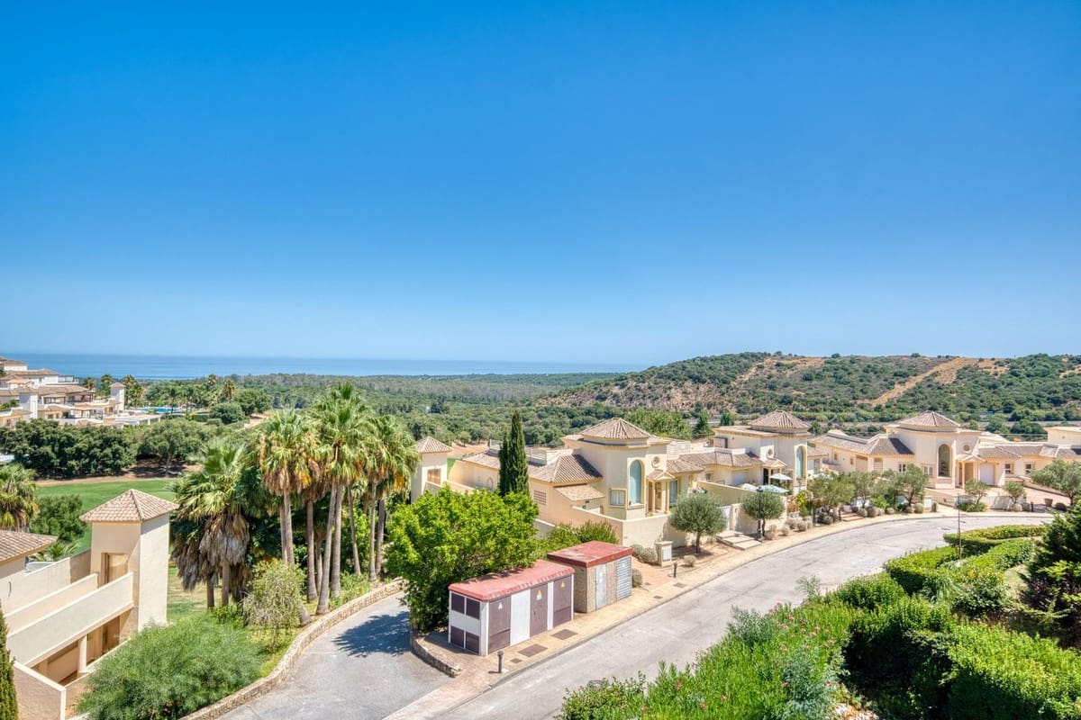 Apartamento de 3 habitaciones en San Roque en venta con piscina garaje - 629.000 € (Ref: 10007934)