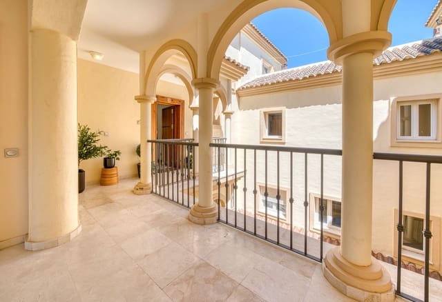 Apartamento de 3 habitaciones en San Roque en venta con piscina garaje - 629.000 € (Ref: 10007934)