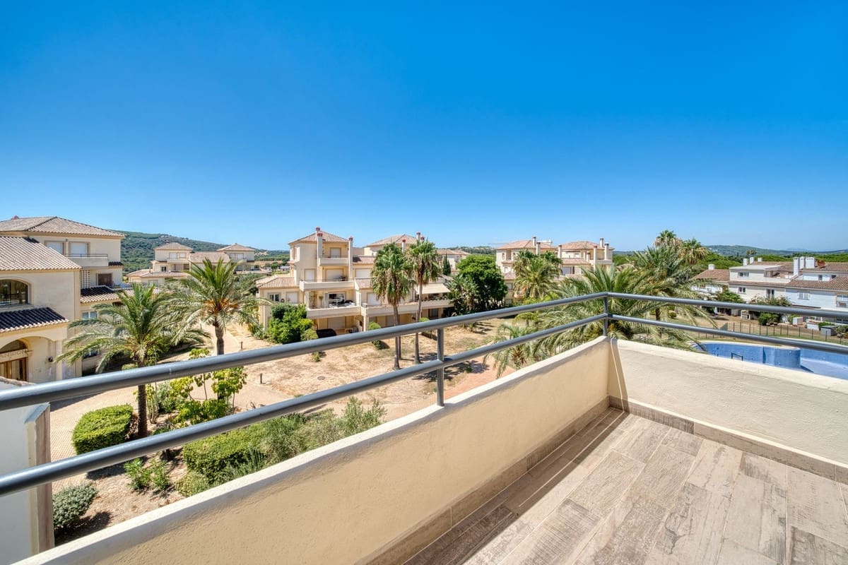 Apartamento de 3 habitaciones en San Roque en venta con piscina garaje - 629.000 € (Ref: 10007934)