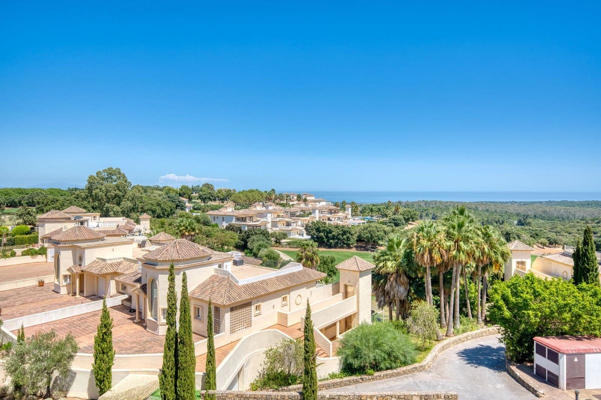 Apartamento de 3 habitaciones en San Roque en venta con piscina garaje - 629.000 € (Ref: 10007934)