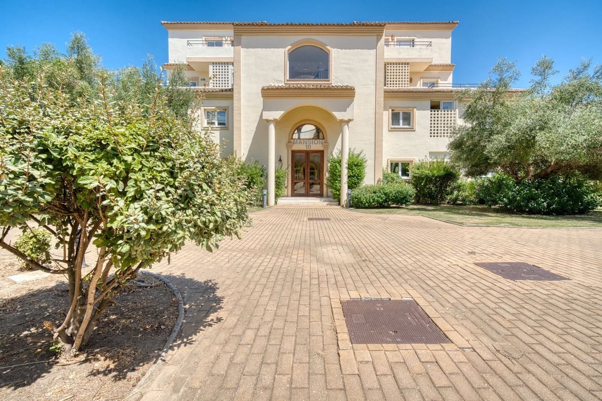 Apartamento de 3 habitaciones en San Roque en venta con piscina garaje - 629.000 € (Ref: 10007934)