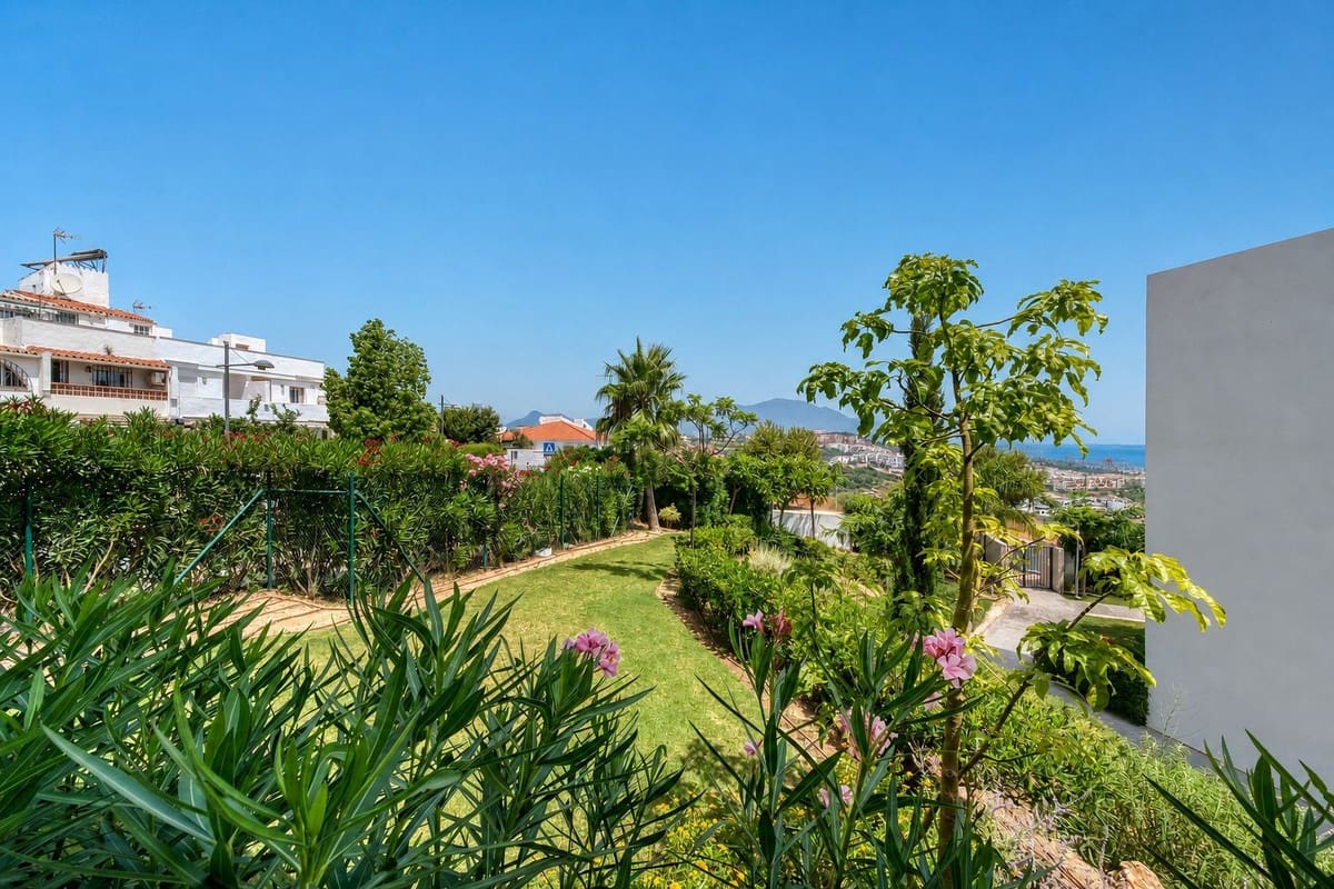 3 camera da letto Appartamento in vendita in La Duquesa / Puerto de la Duquesa con piscina garage - 695.000 € (Rif: 10009887)