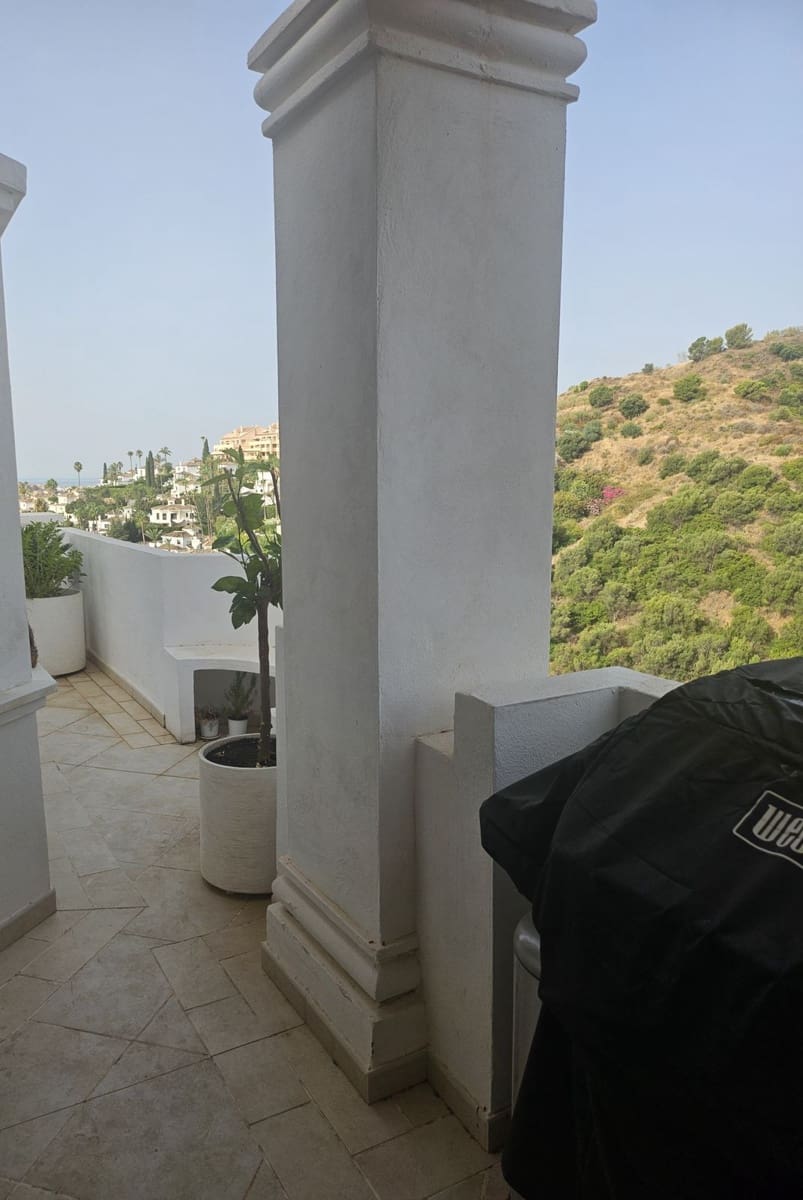2 bedroom Apartment for rent in Aloha Golf with pool garage - € 2,750 (Ref: 10009960)