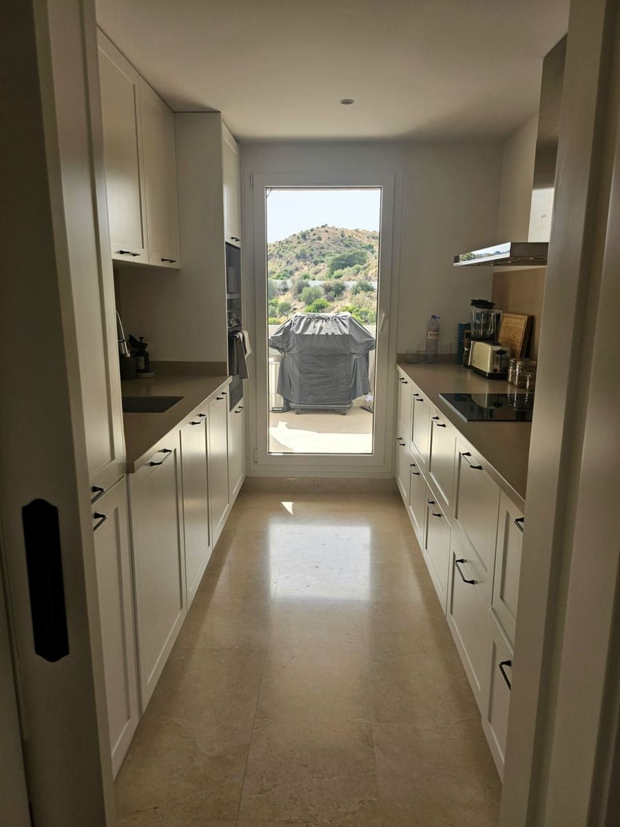 2 bedroom Apartment for rent in Aloha Golf with pool garage - € 2,750 (Ref: 10009960)