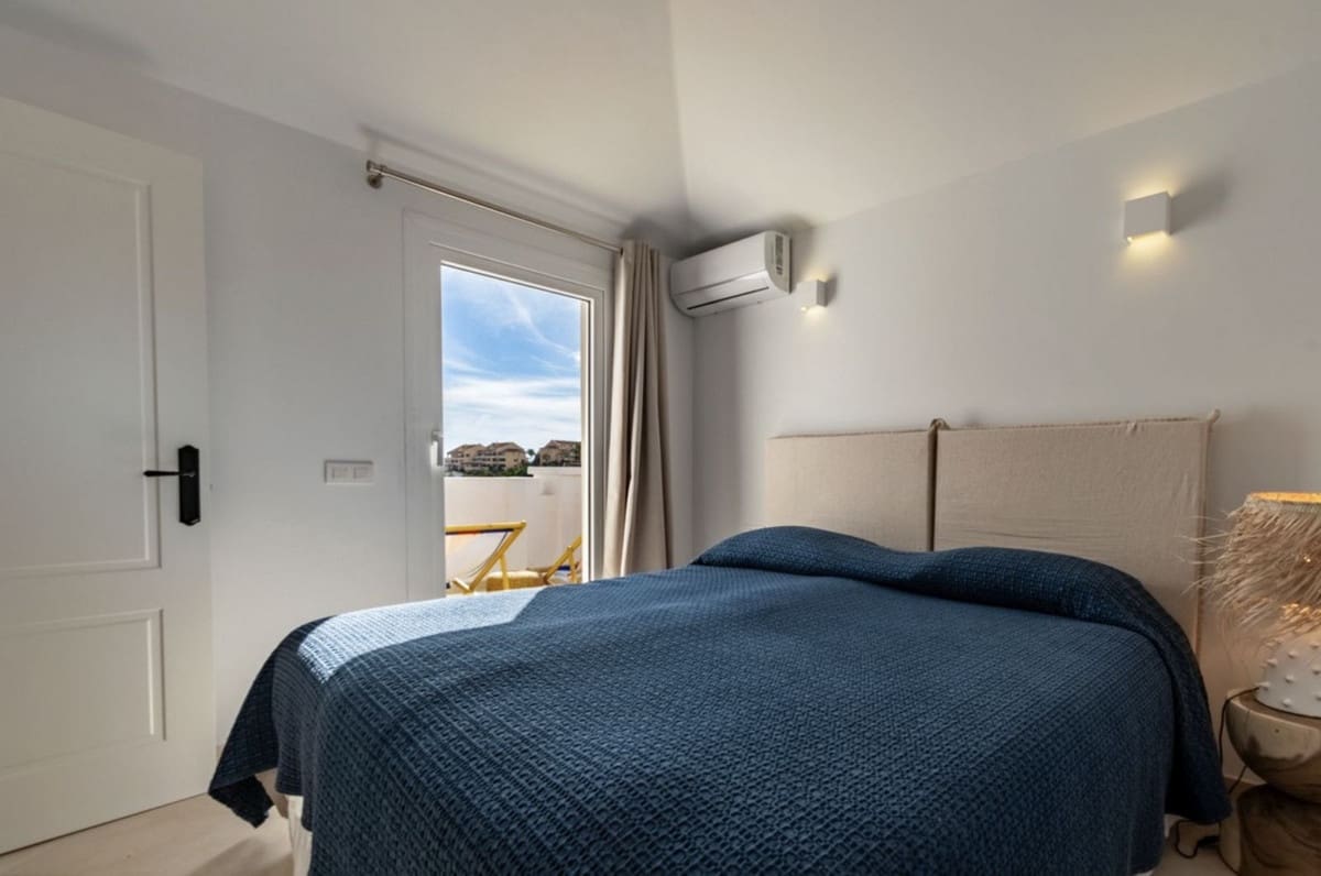 2 bedroom Apartment for rent in Aloha Golf with pool garage - € 2,750 (Ref: 10009960)