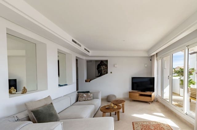 Apartamento de 2 habitaciones en Aloha Golf, Marbella en alquiler con piscina garaje - 2.750 € (Ref: 10009960)