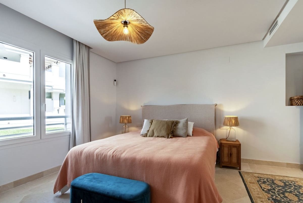 2 bedroom Apartment for rent in Aloha Golf with pool garage - € 2,750 (Ref: 10009960)