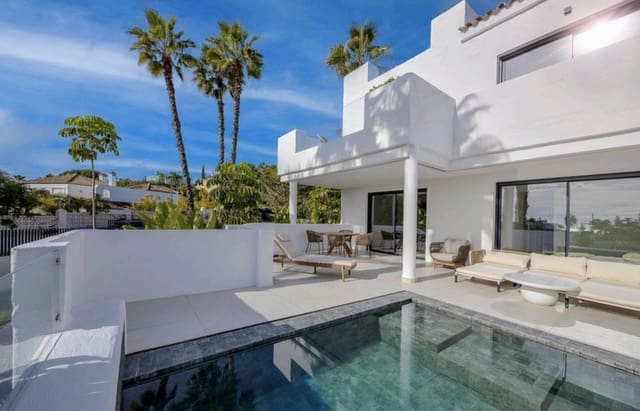 5 soveværelse Byhus til salg i El Paraiso, Estepona med swimmingpool garage - € 890.000 (Ref: 10012645)