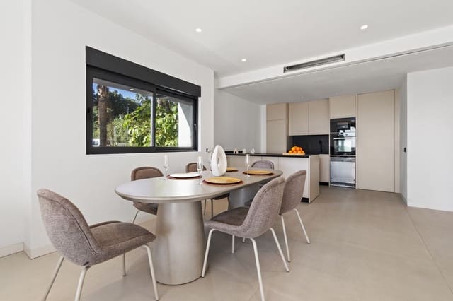 5 soveværelse Byhus til salg i El Paraiso, Estepona med swimmingpool garage - € 890.000 (Ref: 10012645)