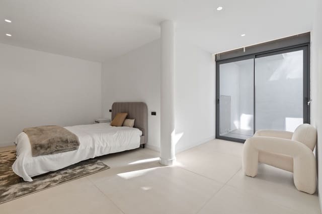 5 soveværelse Byhus til salg i El Paraiso, Estepona med swimmingpool garage - € 890.000 (Ref: 10012645)