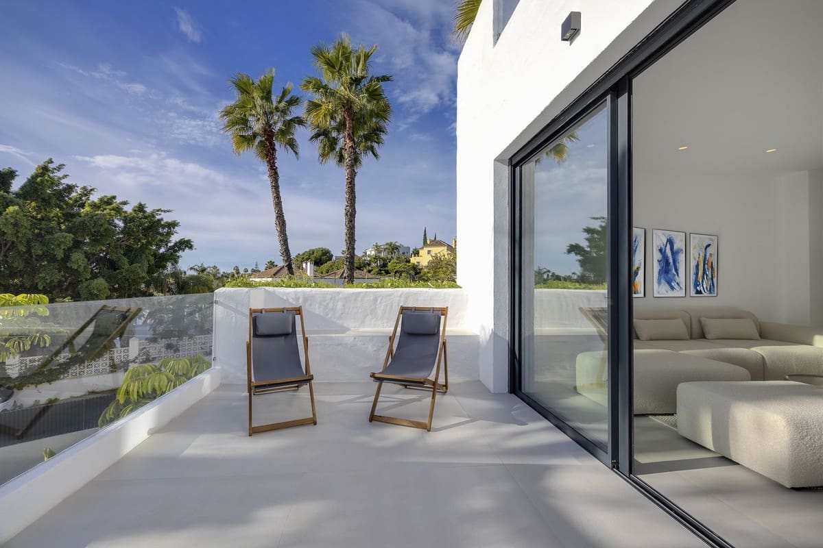 5 bedroom Townhouse for sale in El Paraiso with pool garage - € 890,000 (Ref: 10012645)