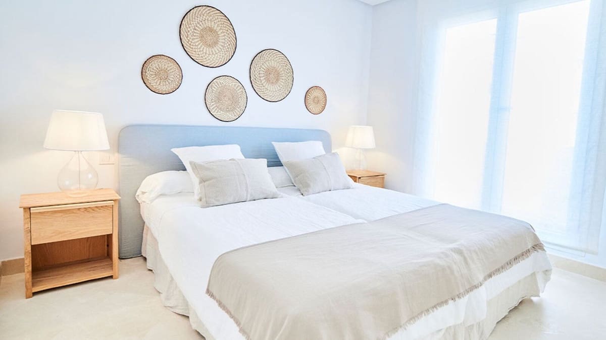 2 soverom Leilighet til salgs i Nueva Andalucia med svømmebasseng garasje - € 456 000 (Ref: 10014696)