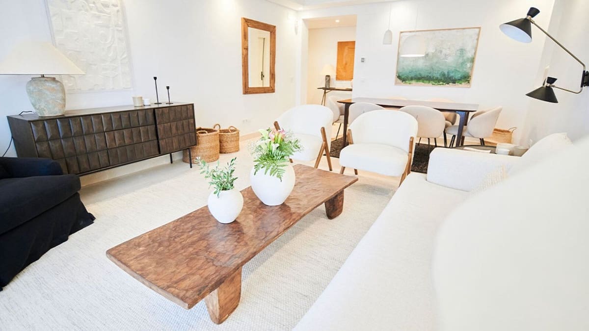 2 soverom Leilighet til salgs i Nueva Andalucia med svømmebasseng garasje - € 456 000 (Ref: 10014696)