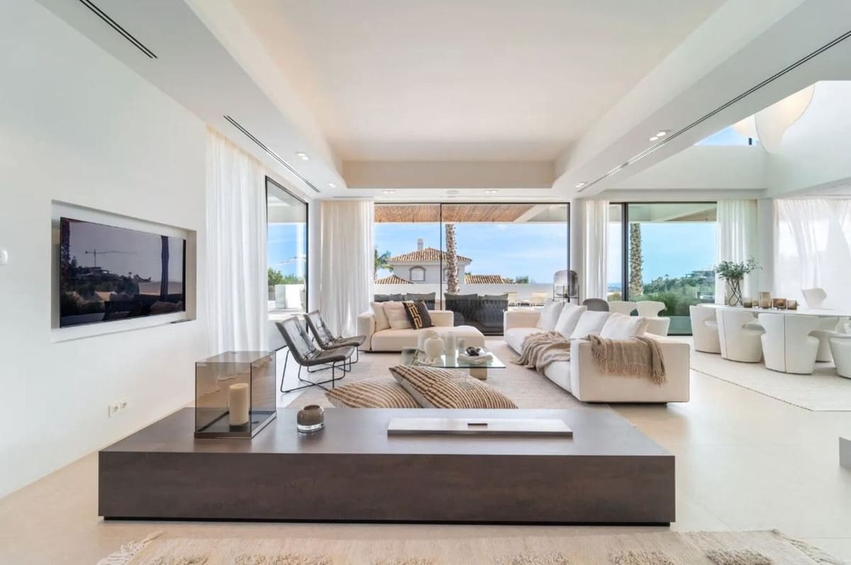 6 bedroom Villa for sale in La Quinta with pool garage - € 6,900,000 (Ref: 10014697)