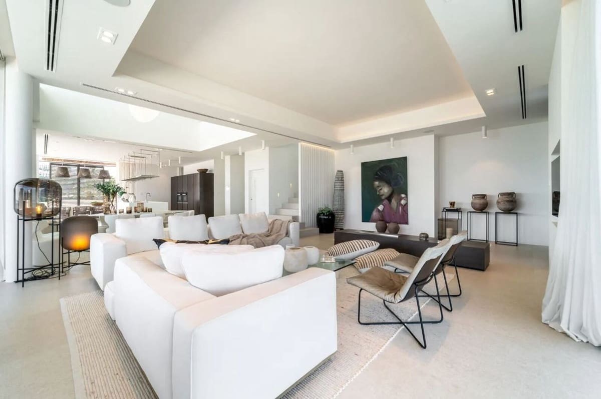6 bedroom Villa for sale in La Quinta with pool garage - € 6,900,000 (Ref: 10014697)