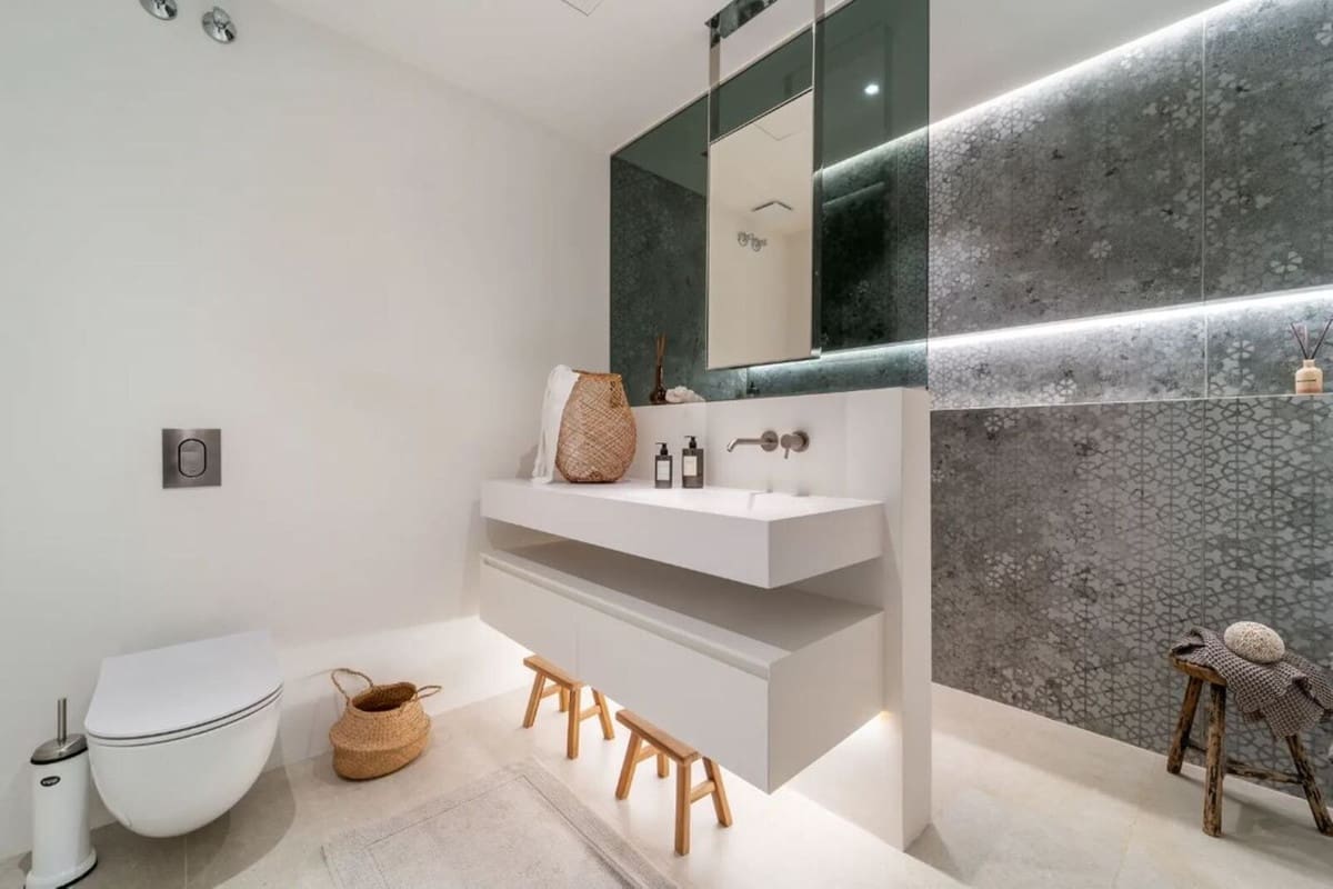 6 bedroom Villa for sale in La Quinta with pool garage - € 6,900,000 (Ref: 10014697)
