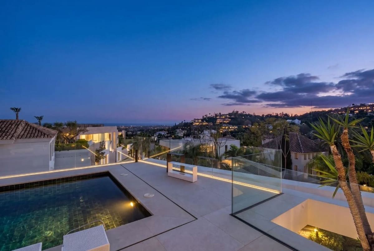 6 bedroom Villa for sale in La Quinta with pool garage - € 6,900,000 (Ref: 10014697)