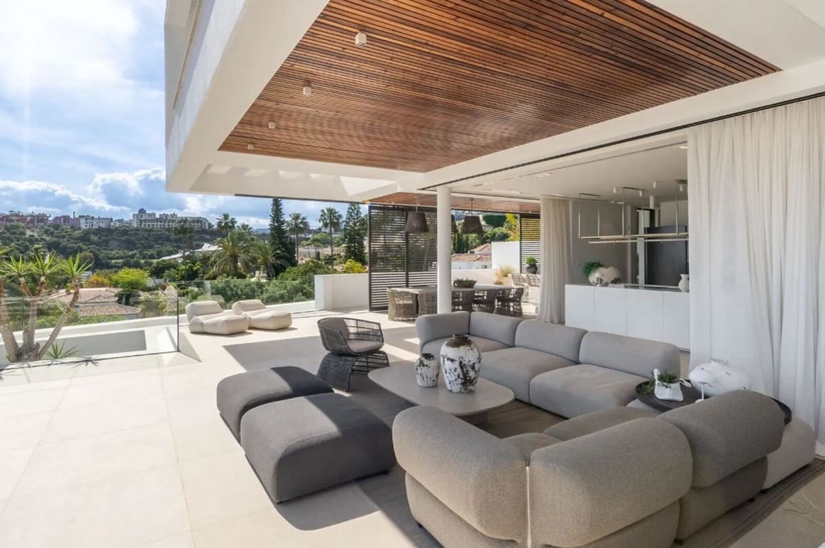 6 bedroom Villa for sale in La Quinta with pool garage - € 6,900,000 (Ref: 10014697)