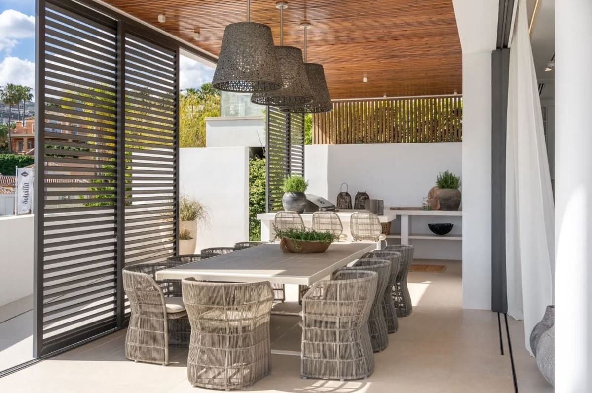 6 bedroom Villa for sale in La Quinta with pool garage - € 6,900,000 (Ref: 10014697)