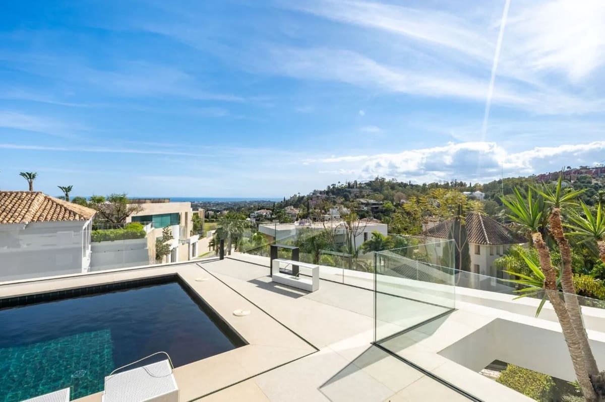 6 bedroom Villa for sale in La Quinta with pool garage - € 6,900,000 (Ref: 10014697)