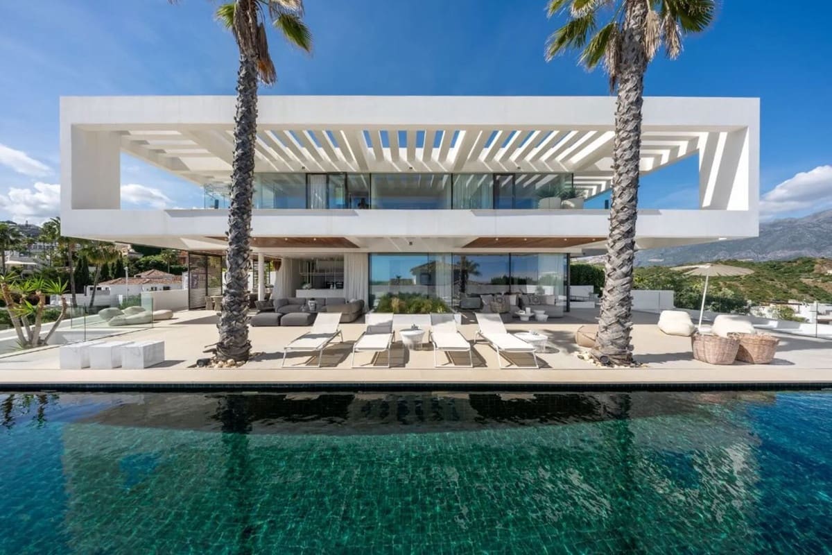 6 bedroom Villa for sale in La Quinta with pool garage - € 6,900,000 (Ref: 10014697)